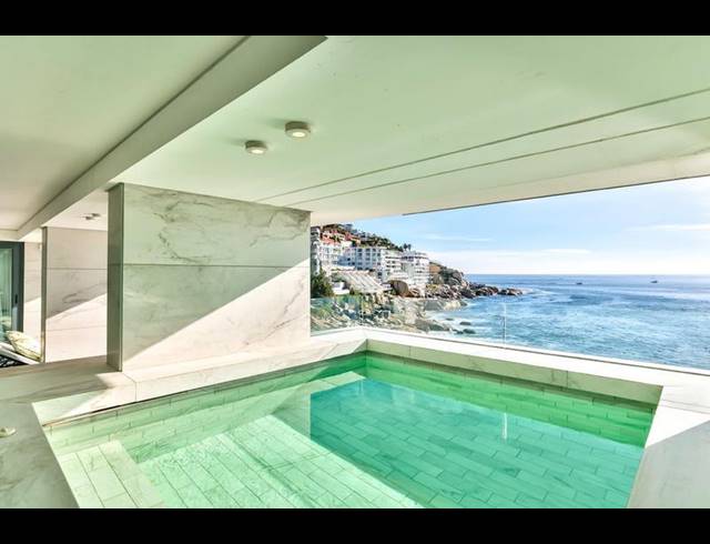 5 BEDROOM APARTMENT FOR SALE IN BANTRY BAY